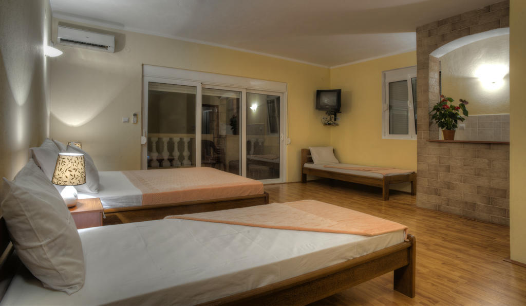 Castellamare Residence Petrovac Ruang foto