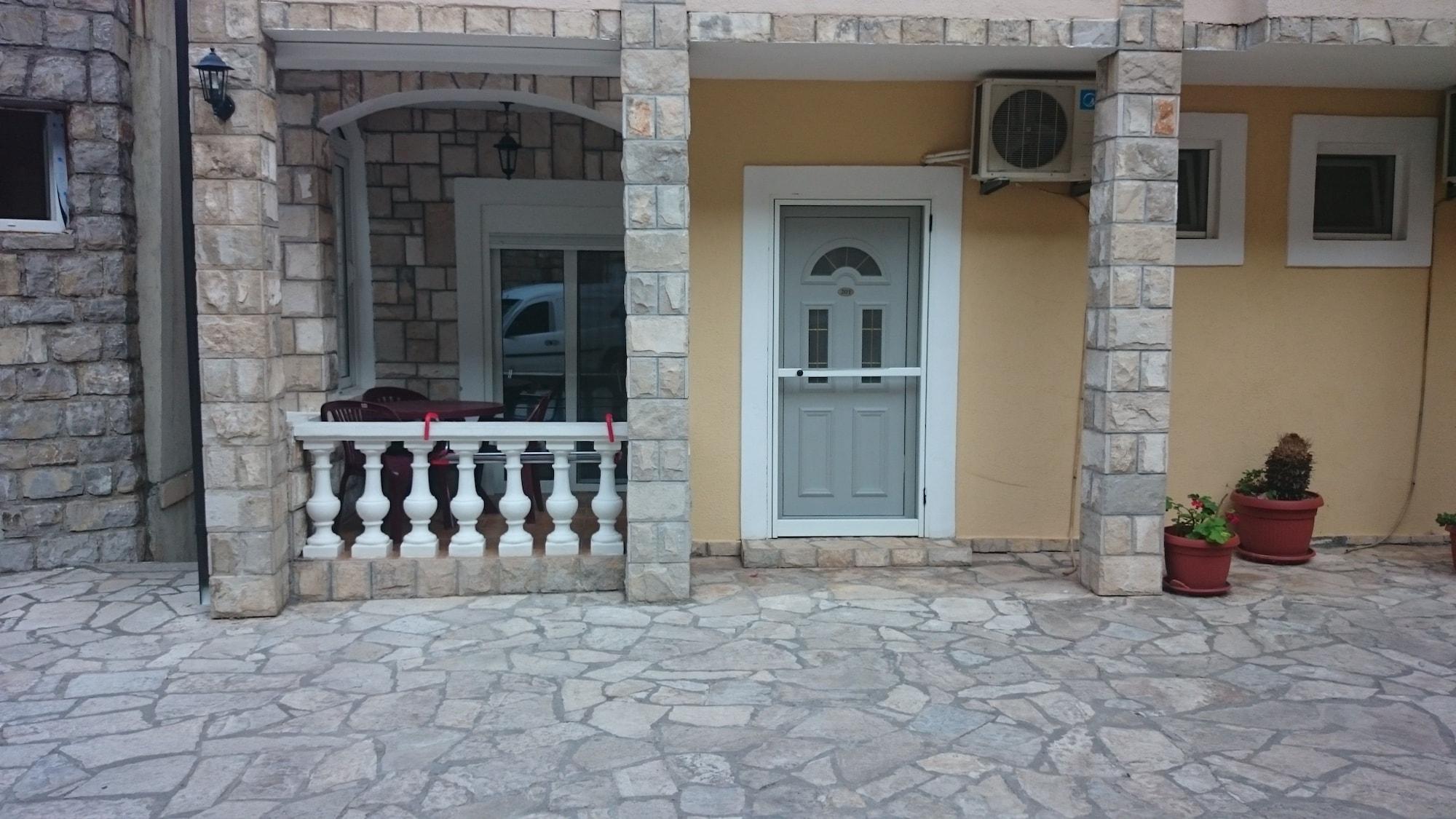Castellamare Residence Petrovac Bagian luar foto