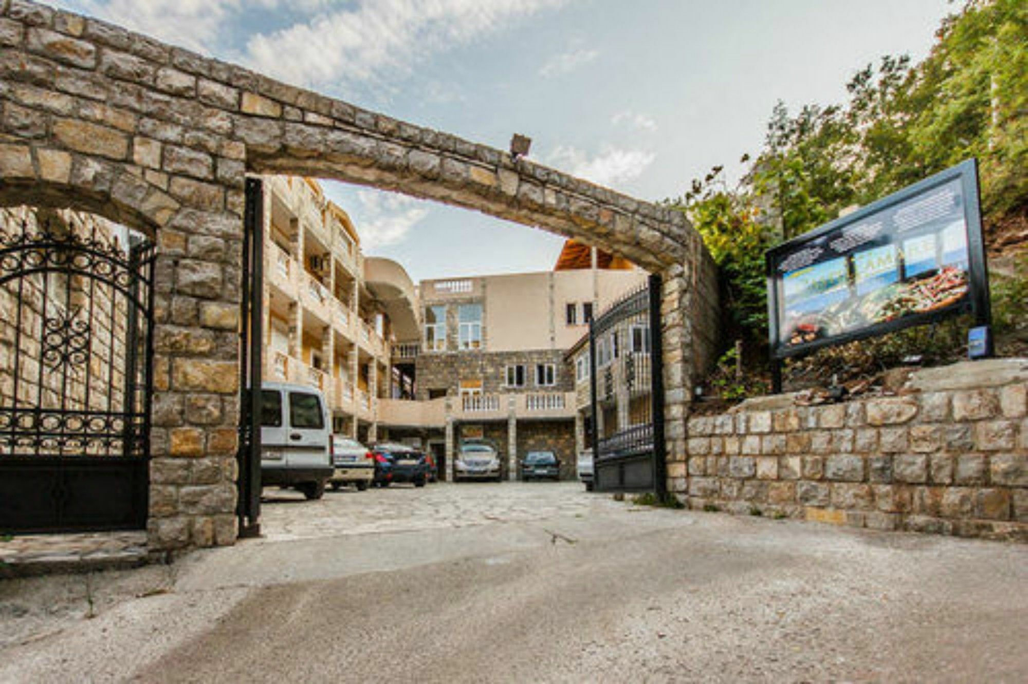 Castellamare Residence Petrovac Bagian luar foto